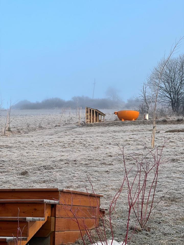 Houten Vakantiewoning "Reisnaarpolen" Royaal Ontbijt, Sauna En Hottub Czarna Gora Exterior photo